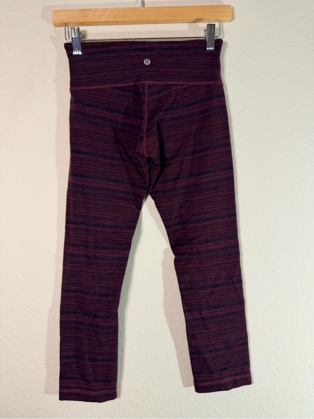 Lululemon Wunder Under Crop 21” Bordeaux Stripe Leggings Size 4 Yoga - Picture 3 of 5